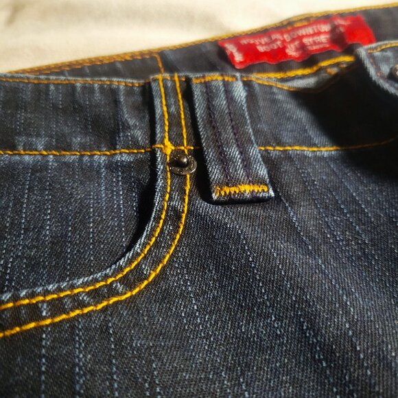 Levi's 525 "Nouveau Downtowner" Dark Wash Boot Cut Jeans - Size 10/L-M - Picture 4 of 13